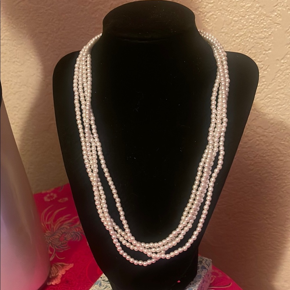 Retro fun🔥 White Pearl Necklace